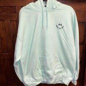 Gildan- Graphic Hoodie.